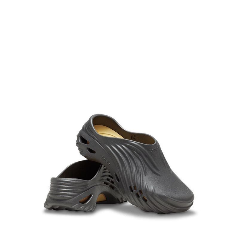 Crocs Echo Wave Unisex - Black Sand - Gambar 4